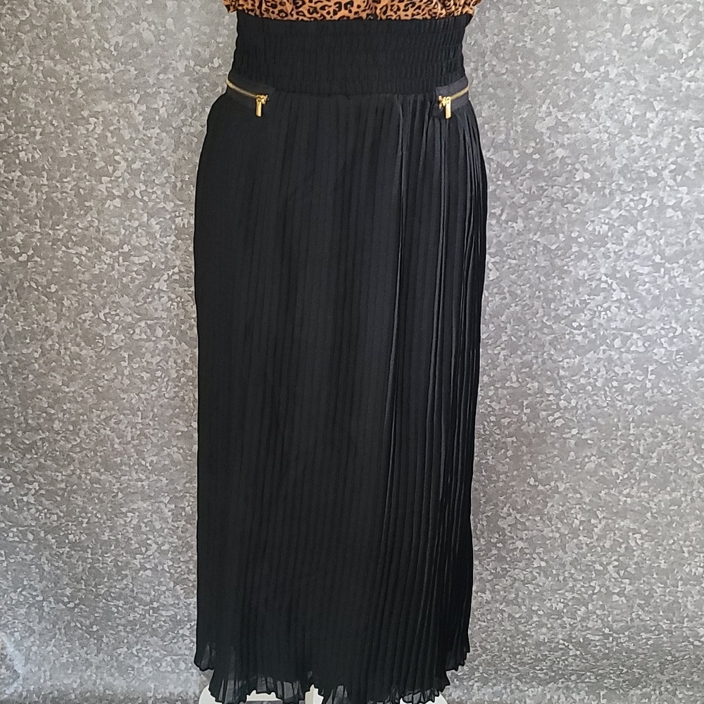 Metro Wear skirt size small